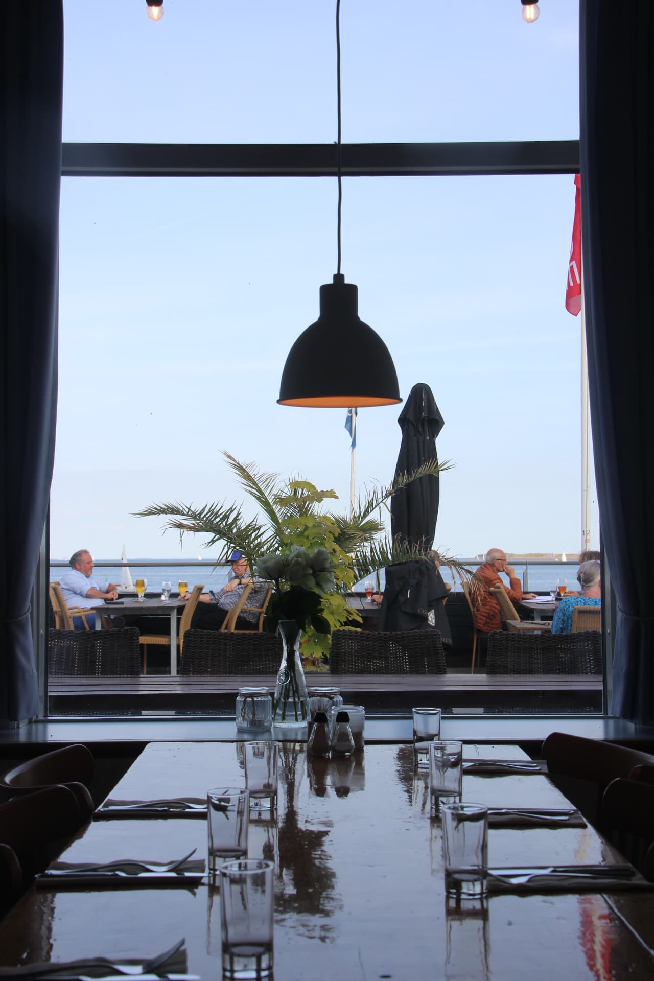Restaurant Hellerup Sejlklub med udsigt til havnen
